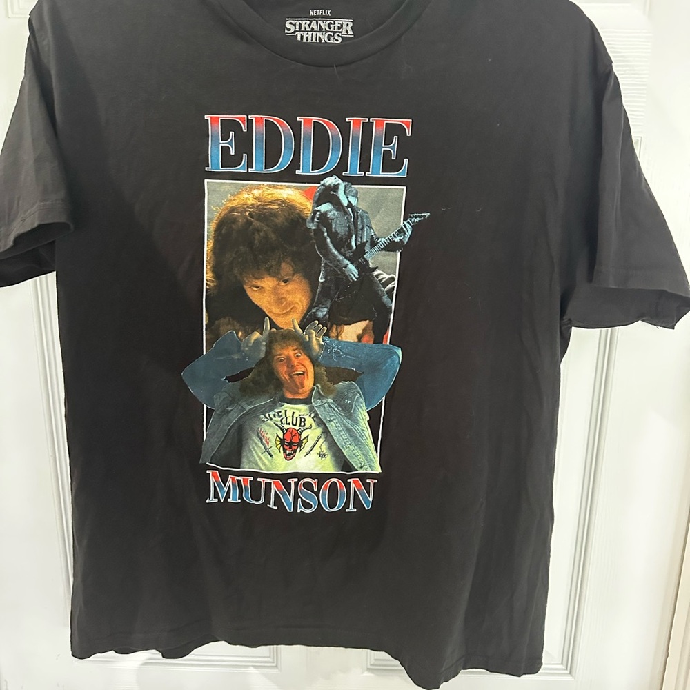 Stranger Things Netflix Eddie Munson T-Shirt XL.